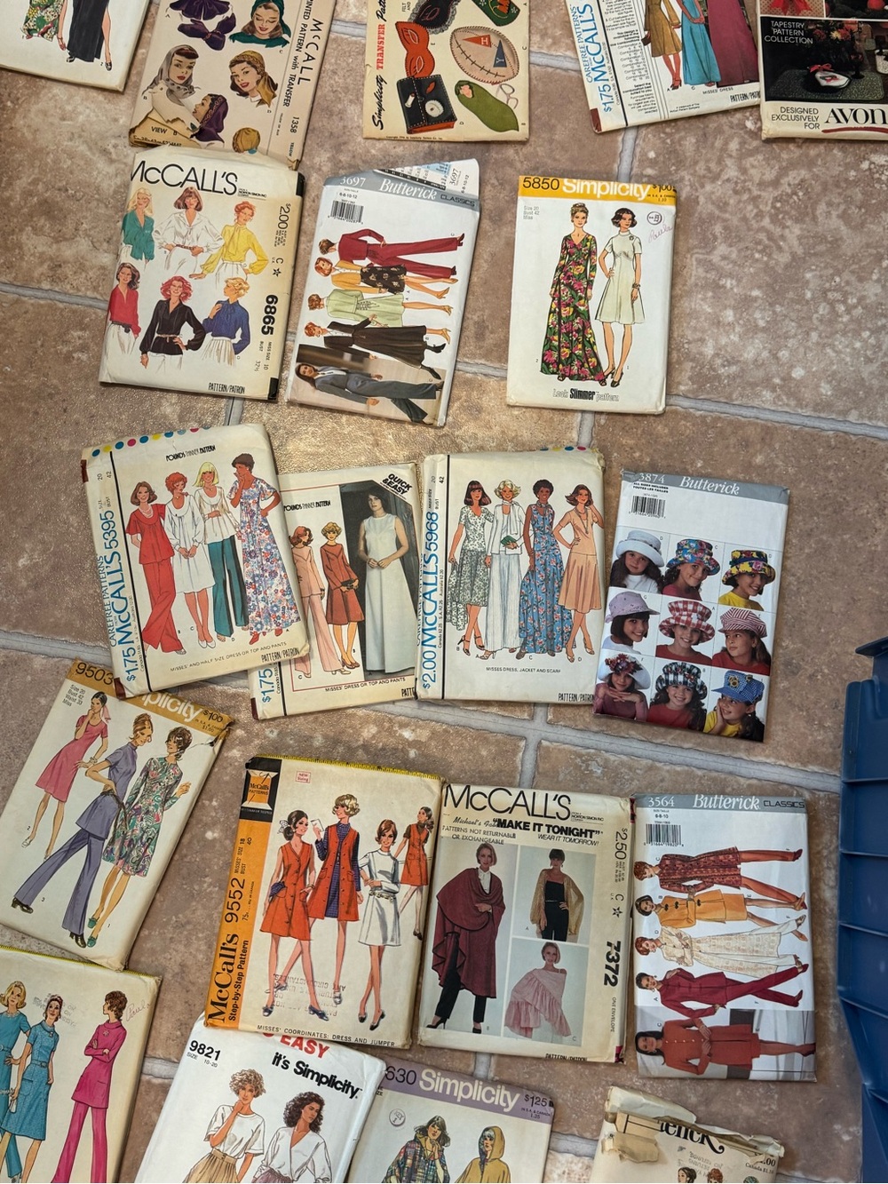 9.2lb 58ct VTG Asst. Sewing Patterns McCalls Butterick Simplicity Avon Cut/Uncut - Picture 8 of 16